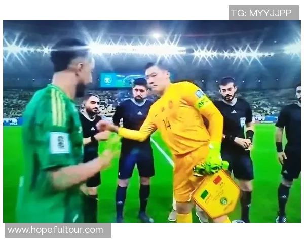 国足对阵香港上半场比分揭晓球迷期待下半场精彩表现